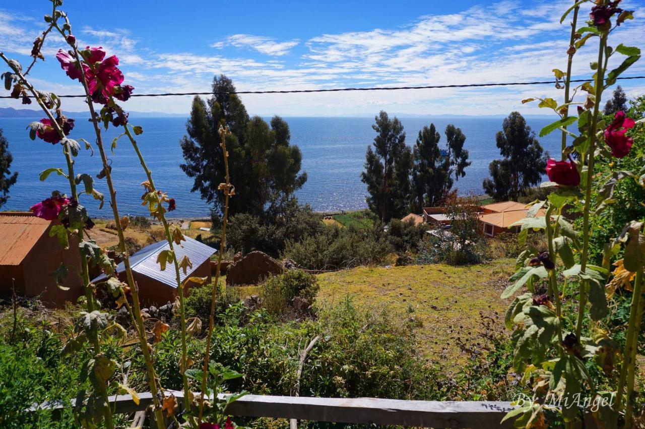 Tikawasi Pueblo Isla Amantani Jose Luis * Ocosuyo